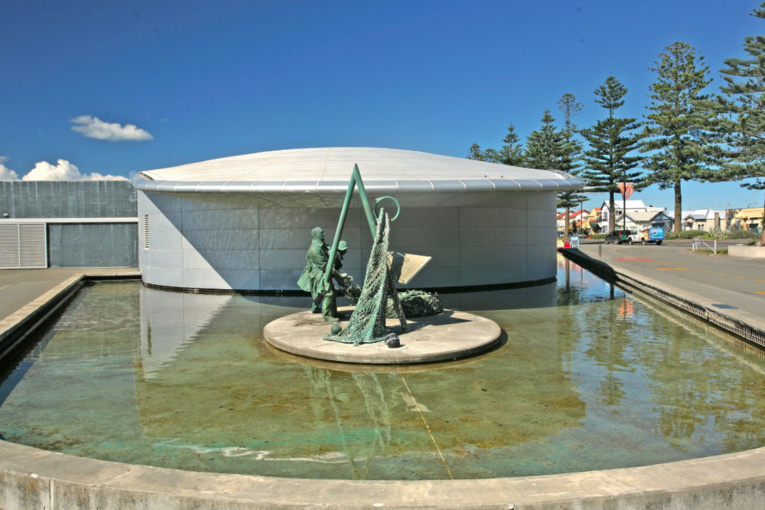 L’entrée de l’aquarium de Napier. Invitation à découvrir les fonds marins de la région et de mers plus lointaines.
