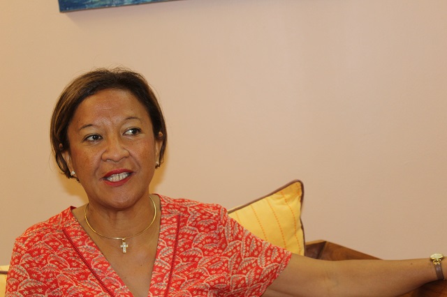 "Les trois parlementaires ce matin ont été fermes pour que l'Etat finance la continuité territoriale intérieure en Polynésie française", souligne Lana Tetuanui
