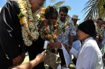 Marie-Luce Penchard retourne à Tubuai, huit mois après le cyclone Oli