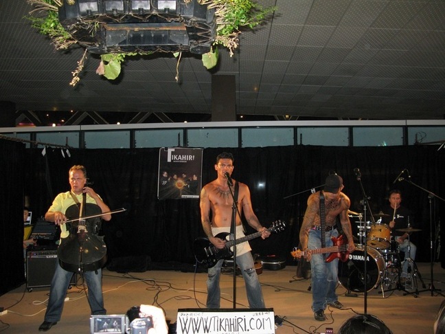 TIKAHIRI: 4 garçons dans le vent de Shanghaï