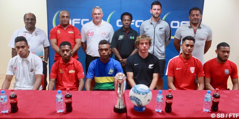 Les coachs et les capitaines d'une partie des nations représentées Les coachs et les capitaines d'une partie des nations représentées