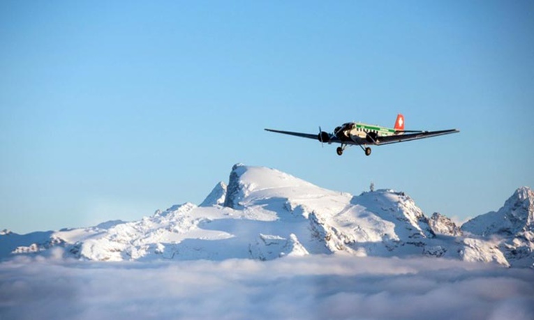 Vingt morts dans l'accident d'un avion militaire de collection suisse