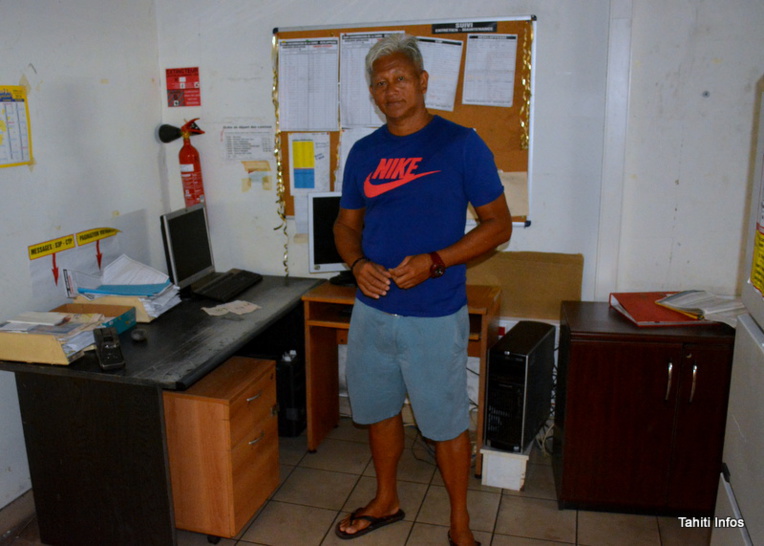 Félix a acheté un bureau pour sa fille, à 1000 francs également.