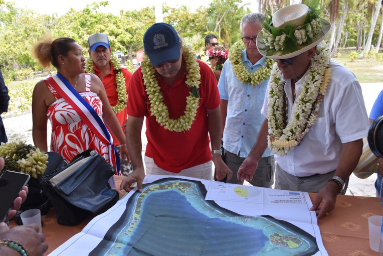 Edouard Fritch fait des promesses à Hereheretue Edouard Fritch fait des promesses à Hereheretue