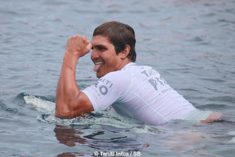 Blessé, Tikanui a pu sortir le n°2 mondial Julian Wilson Blessé, Tikanui a pu sortir le n°2 mondial Julian Wilson