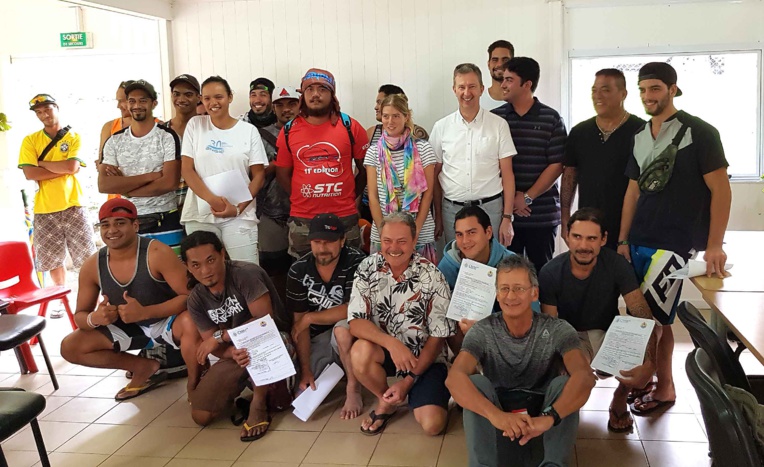Remise d’attestations de formation à Hiva Oa Remise d’attestations de formation à Hiva Oa