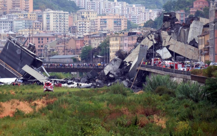 Le choc et la colère en Italie après l'effondrement meurtrier d'un pont à Gênes