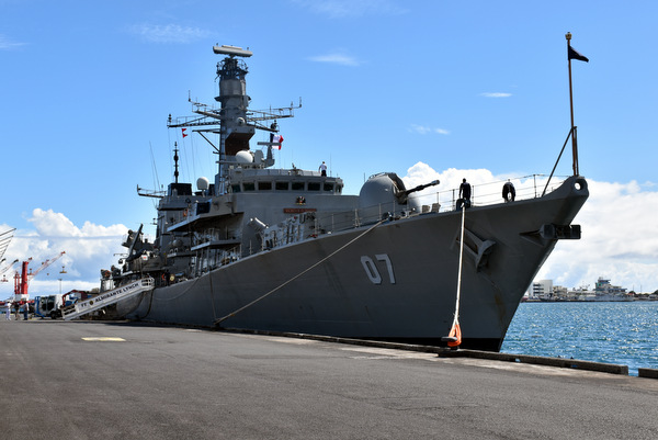 Le Navire chilien Almirante Lynch fait escale à Papeete
