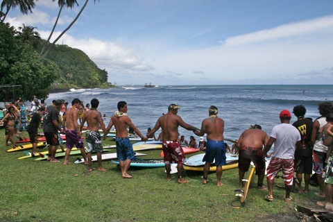Andy Irons, un hommage tout en images à Papenoo.