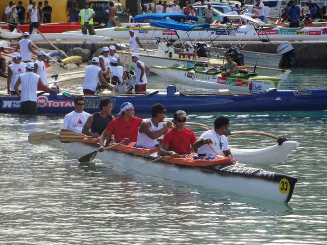 Hawaiki Nui Va'a 2010, c'est parti!  pesée des Va'a et cérémonie d'ouverture.