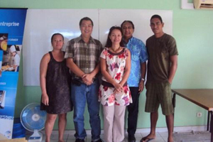 Patricia, Tuari et Herenui de l’antenne CCISM à Uturoa en compagnie de Jean-Pierre LO SIOU et Mairai SUN.
