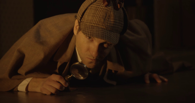 Sherlock Holmes vient mener une enquête à Tahiti Sherlock Holmes vient mener une enquête à Tahiti