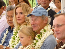 Tahiti accueille Philippe Poupon et l'équipage du "Fleur Australe" dans les jardins de Paofai.