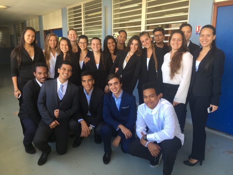 La promotion de CPGE ECE 2016-2018 du lycée Paul Gauguin, lors d’un entraînement à l’entretien de personnalité au sein de l’établissement.