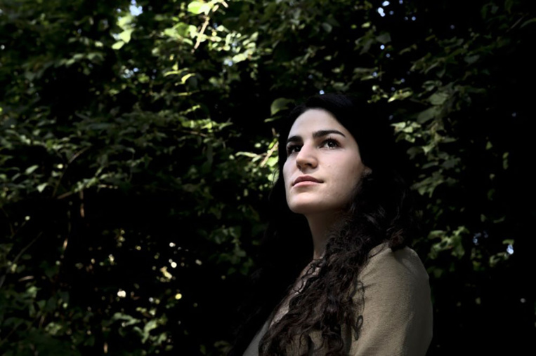 Jeune femme frappée à Paris: le suspect a reconnu être l'homme sur la vidéo Jeune femme frappée à Paris: le suspect a reconnu être l'homme sur la vidéo