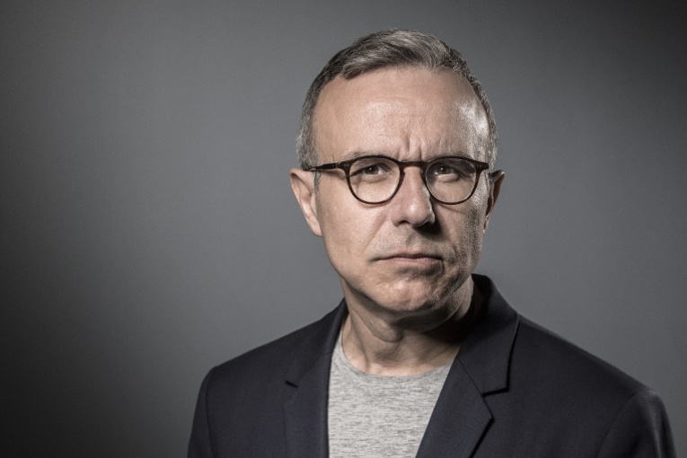 L'écrivain Besson prochain consul général à Los Angeles, Macron se défend de tout "copinage" L'écrivain Besson prochain consul général à Los Angeles, Macron se défend de tout "copinage"