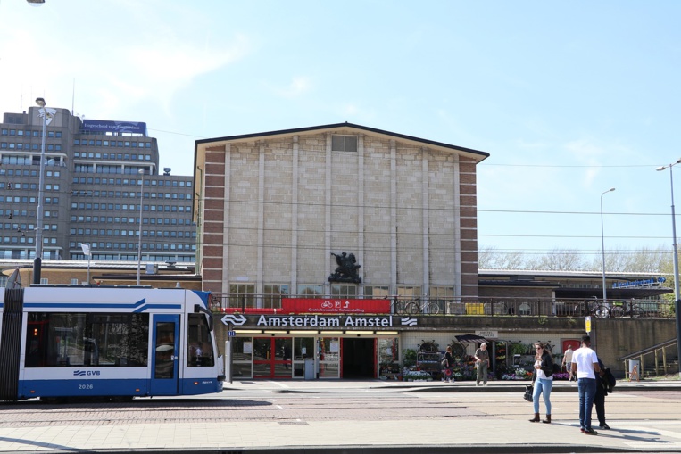Deux blessés graves lors d'une attaque au couteau à la gare d'Amsterdam