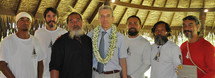 Le Haut-Commissaire félicite l'équipage O Tahiti Freedom.
