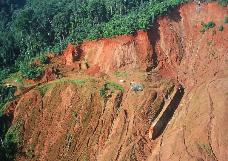 Rugy : le projet minier Montagne d'or (Guyane) est à "reprendre"