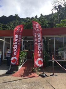 Vodafone inaugure sa nouvelle boutique à Moorea Vodafone inaugure sa nouvelle boutique à Moorea
