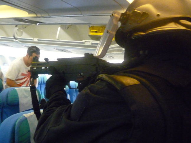 OPERATION "PIRATAIR", le GIGN intervient sur le tarmac de Faa'a