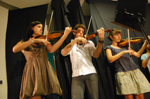 Larmes, émotion, chants de Noël et départ en beauté pour Yolande au grand cœur