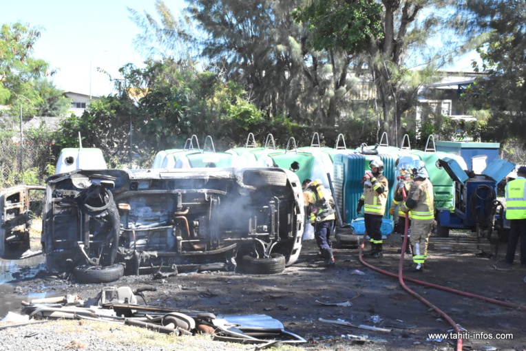 Motu Uta : une épave prend feu pendant une opération de découpe