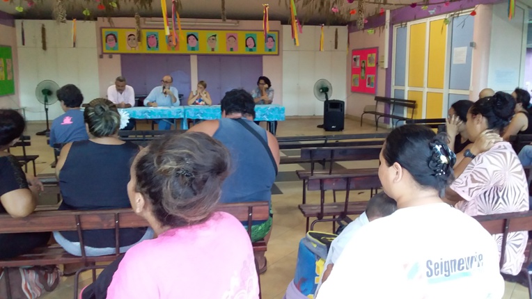 Fermeture de classes : "On a un budget : il faut qu'on fasse avec"