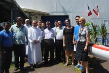 Une pirogue V6 pour les détenus du centre pénitentiaire de Nuutania