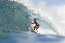 Succès historique du Français Jérémy Florès sur la vague de Pipeline à Hawaï