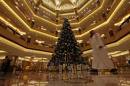 Un palace d'Abou Dhabi dévoile l'arbre de Noël "le plus cher du monde"