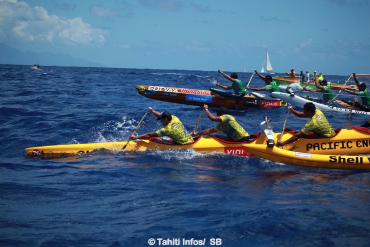 Shell Va'a et Edt Va'a ont mené un combat âpre pendant la deuxième étape Shell Va'a et Edt Va'a ont mené un combat âpre pendant la deuxième étape