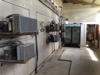 Une partie des compresseurs de frigo et congélateurs qui ont été mis hors d'usage après des chutes de tension