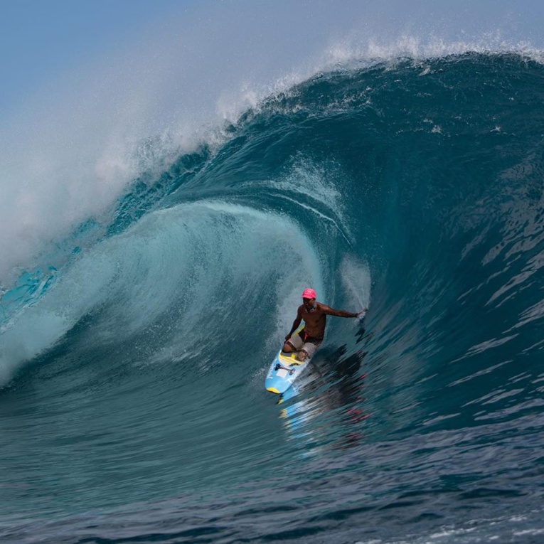 Sauvetage - Pipo, Alexy Berthet et Manoa Drollet sauvent un nageur en difficulté Sauvetage - Pipo, Alexy Berthet et Manoa Drollet sauvent un nageur en difficulté