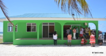 Atoll paradisiaque cherche professeur des écoles. Voici le logement de fonction, 3 chambres avec vue sur l'Océan Pacifique ! Bonus : le haut débit sera disponible dans quelques mois...