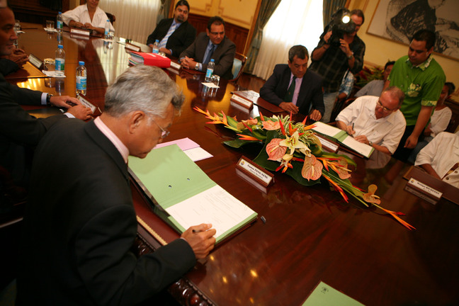 Signature d’une convention relative au financement  des travaux de réhabilitation de la cathédrale Saint-Michel de Rikitea