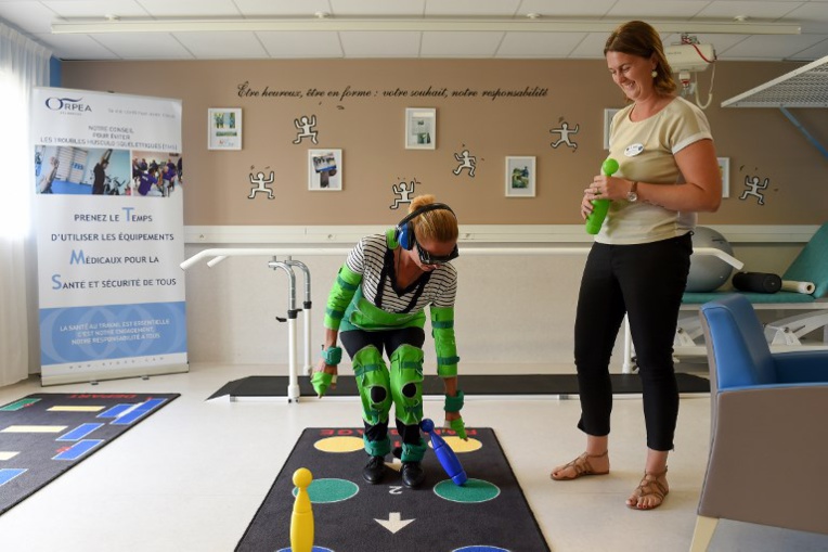Dans un Ehpad de Bordeaux, le personnel se glisse dans la peau des résidents