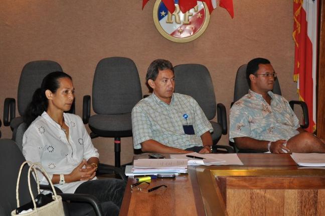 Au rang des invités (de gauche à droite) : madame Teura IRITI, ministre de la solidarité, monsieur Régis CHANG, directeur de la CPS, et monsieur Clément FAARII, représentant le Vice-président du gouvernement