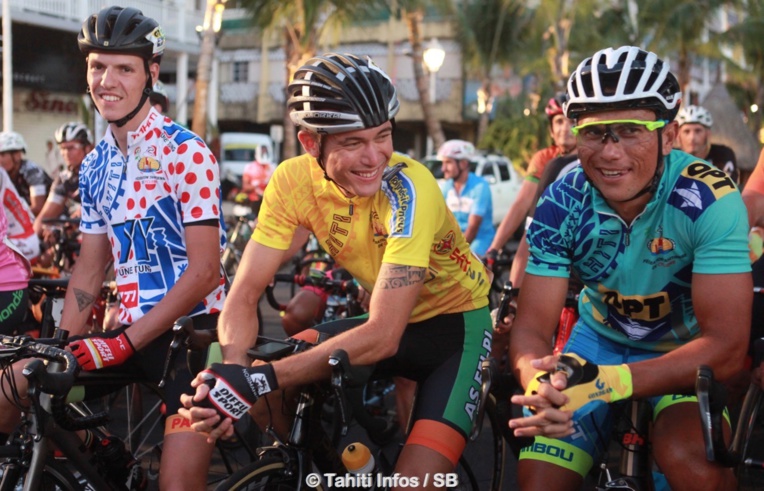 Moment de complicité entre Taruia Krainer et Raimana Mataoa Moment de complicité entre Taruia Krainer et Raimana Mataoa