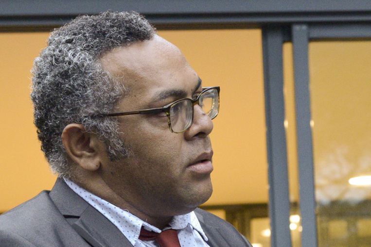 N-Calédonie: le "jour de deuil", devenu fête d'une citoyenneté encore à l'ébauche N-Calédonie: le "jour de deuil", devenu fête d'une citoyenneté encore à l'ébauche