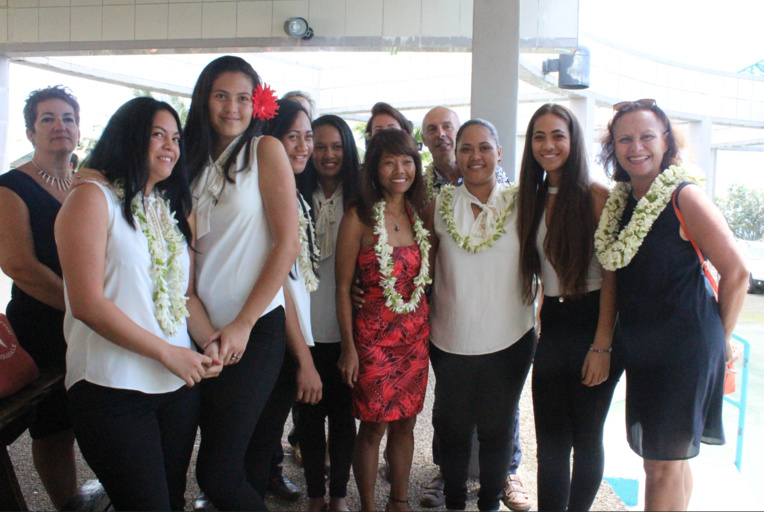 Les participantes félicitées par la ministre de l'Education, Christelle Lehartel. Les participantes félicitées par la ministre de l'Education, Christelle Lehartel.
