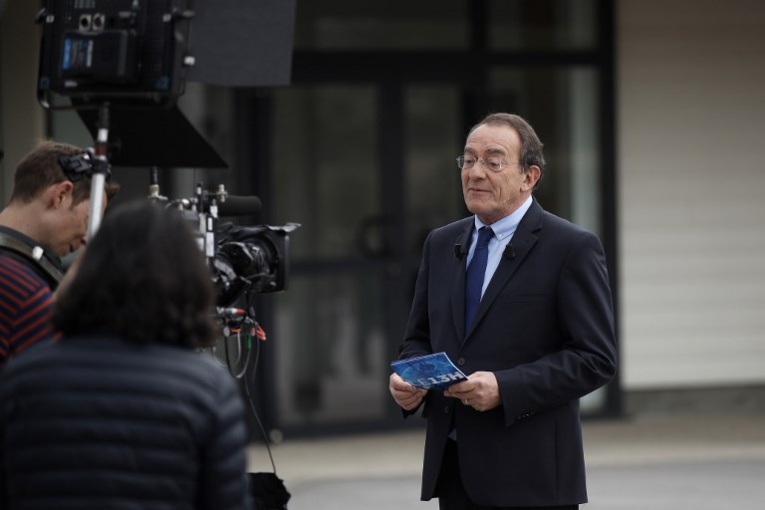 Jean-Pierre Pernaut remplacé au JT de TF1 pour soigner un cancer Jean-Pierre Pernaut remplacé au JT de TF1 pour soigner un cancer