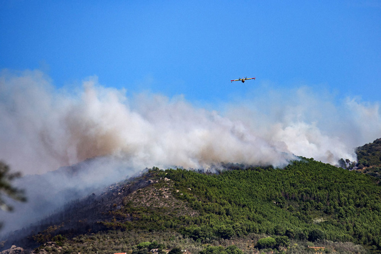 Italie: vaste incendie en Toscane, des centaines de personnes évacuées