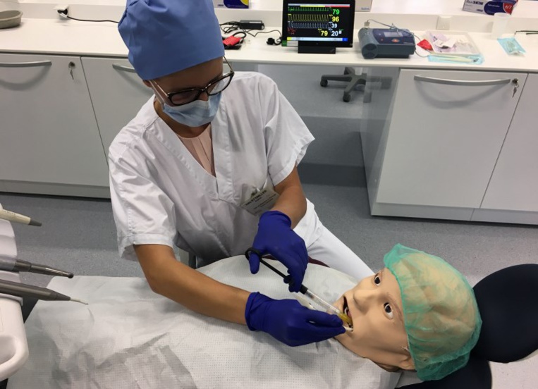 A Strasbourg, un mannequin hyperréaliste pour former les dentistes