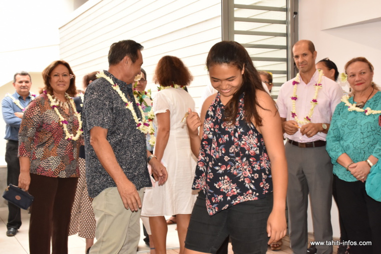: Les clés ont été remises hier aux occupants de la résidence Paraita. : Les clés ont été remises hier aux occupants de la résidence Paraita.