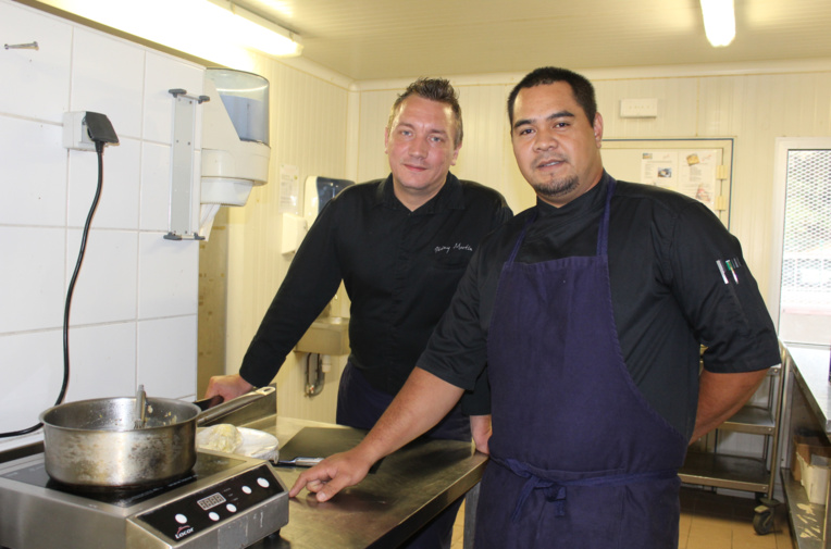 Jérémy Martin et Puarani Vahaputona. Jérémy Martin et Puarani Vahaputona.