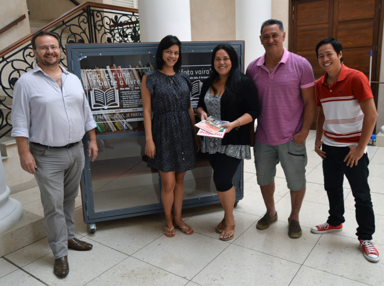 La première boite à livres est disponible dans le hall de la mairie de Pirae. La première boite à livres est disponible dans le hall de la mairie de Pirae.