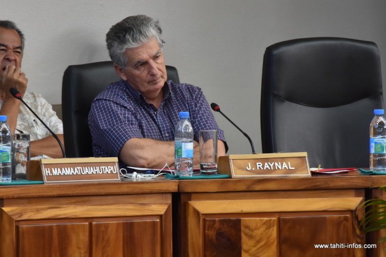 Le ministre de la santé, Jacques Raynal, vendredi à l'assemblée lors de la séance des questions au gouvernement.