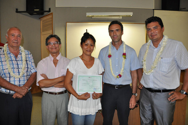 Remise des Diplômes d'Etat d'infirmier aux 17 lauréats de la session octobre et novembre 2010