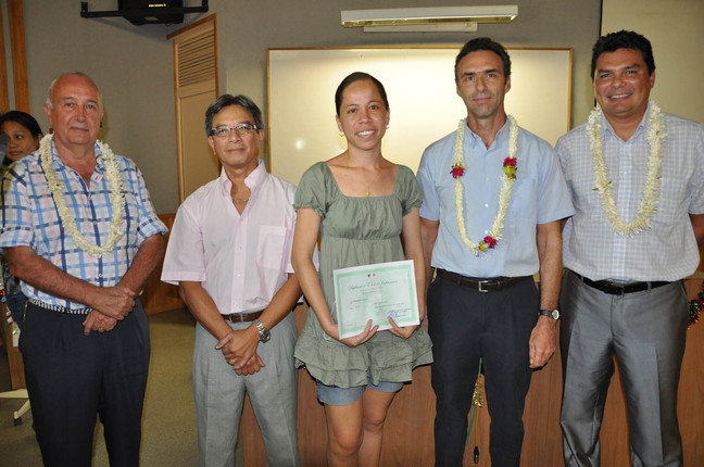 Remise des Diplômes d'Etat d'infirmier aux 17 lauréats de la session octobre et novembre 2010